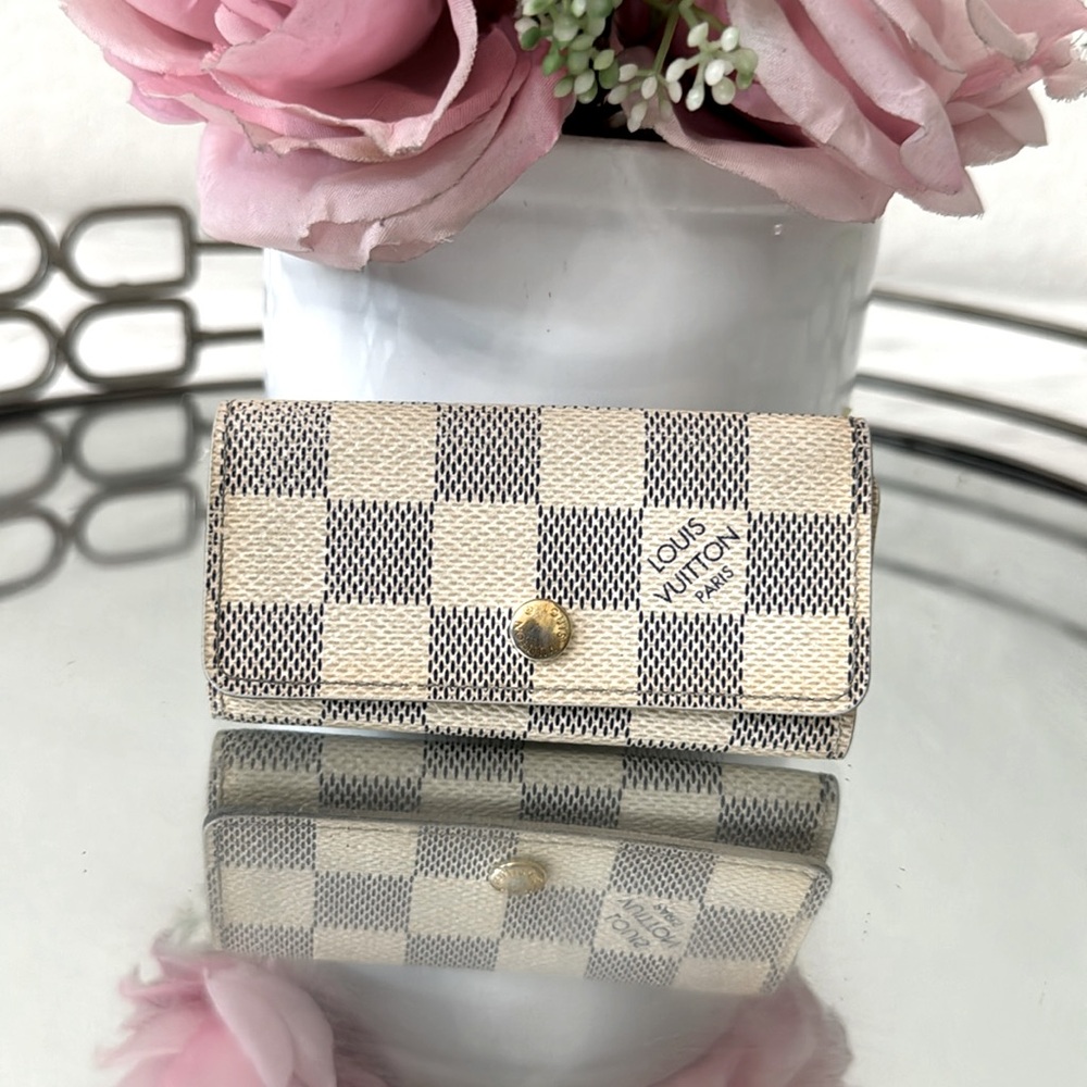 Louis Vuitton Checkered Key Holder - Cream and Black